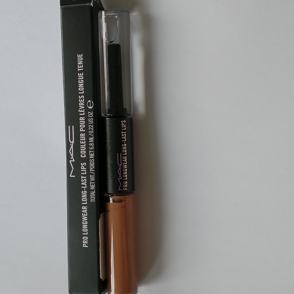Pro Longwear Long-Last Lips